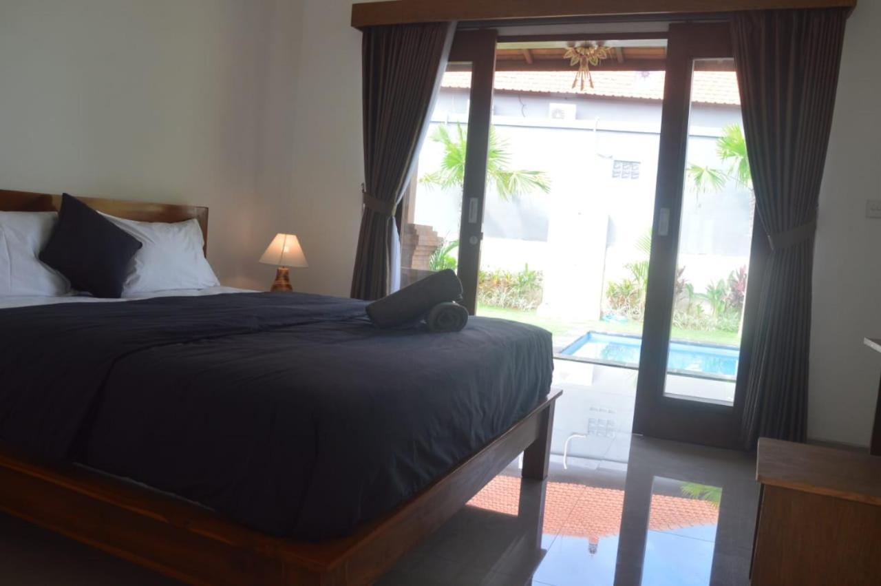 Wiryaroja Guest House Canggu  Bagian luar foto