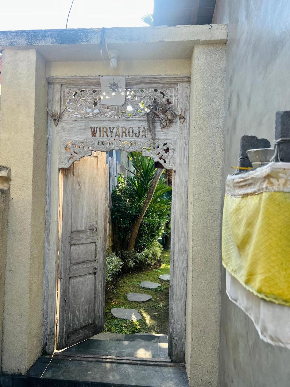 Wiryaroja Guest House Canggu  Bagian luar foto